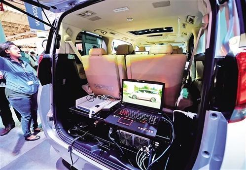 5G自動駕駛汽車內的汽車收發(fā)設備展示.jpg